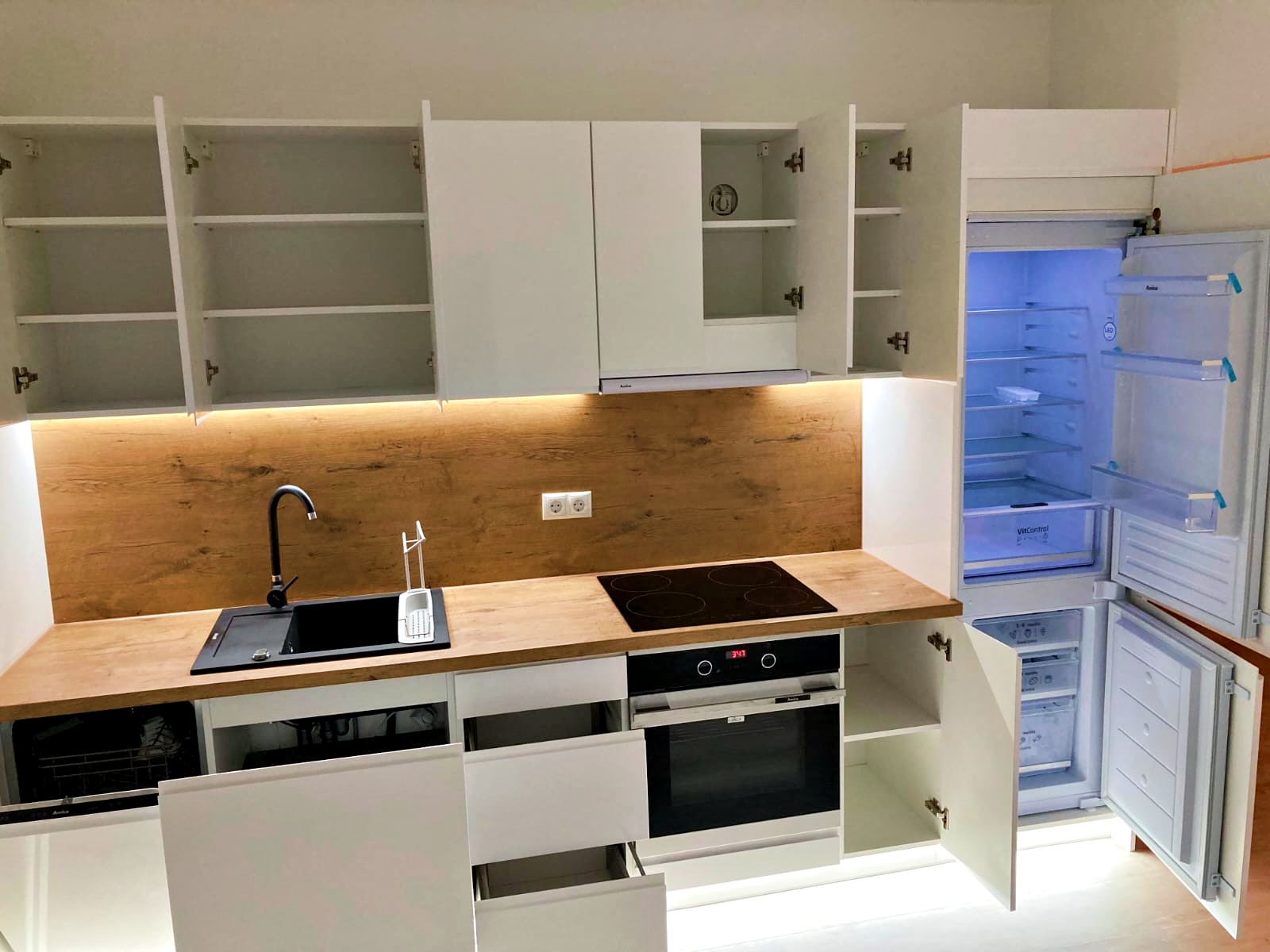 Schiebetürenschrank mit Spiegel in Ankleide