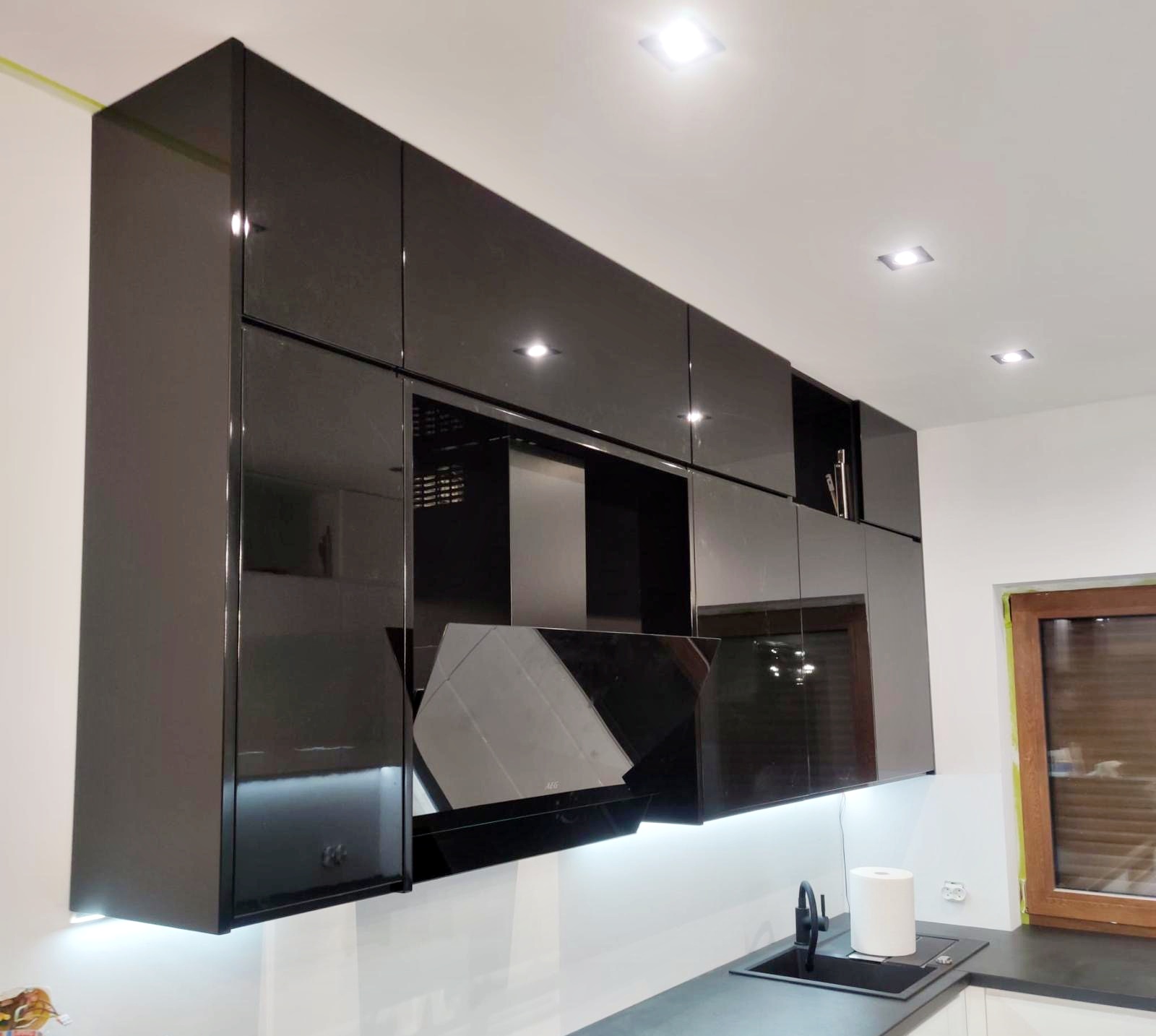 Hotelzimmer-Einrichtung mit Schrank und Bett